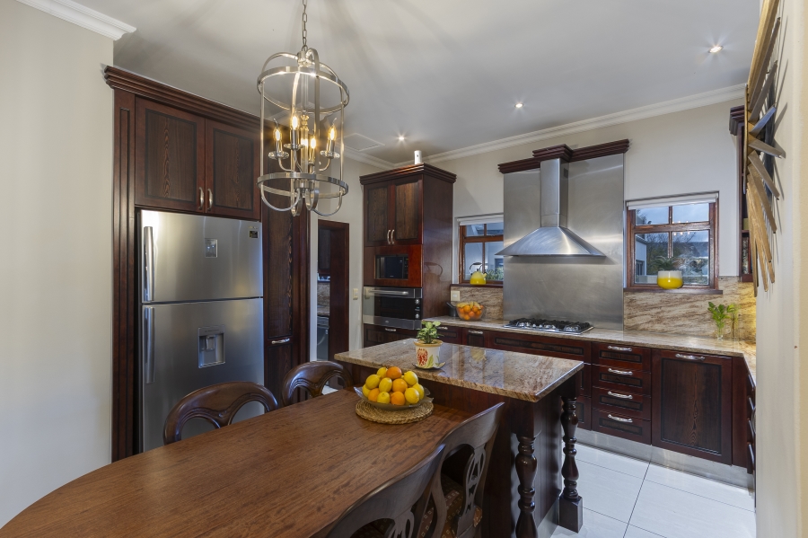 5 Bedroom Property for Sale in De Wijnlanden Residential Estate Western Cape